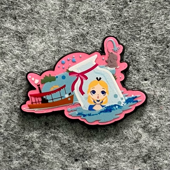 8 Pin Disney Bundle - HKDL Pin Trading Carnival, Mickey Mouse, Ariel & Flounder - Picture 7 of 9